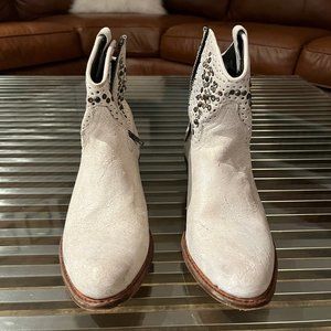 Frye Leather Cowgirl / Western Studded Boots / Booties